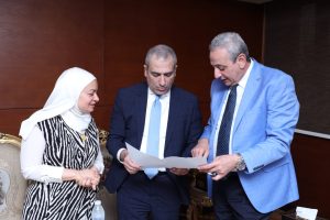 رئيس البنك الزراعي المصري يلتقي محافظ الغربية لدعم جهود تحقيق التنمية الزراعية وتحفيز الاستثمار في القطاعات الإنتاجية بالمحافظة 4 IMG 20251119 WA0002