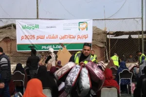 جمعية البنك الأهلي المصري للأعمال الخيرية تطلق مبادرة لتوزيع 1000 بطانية بالفيوم (صور) 6 جمعية البنك الأهلي المصري