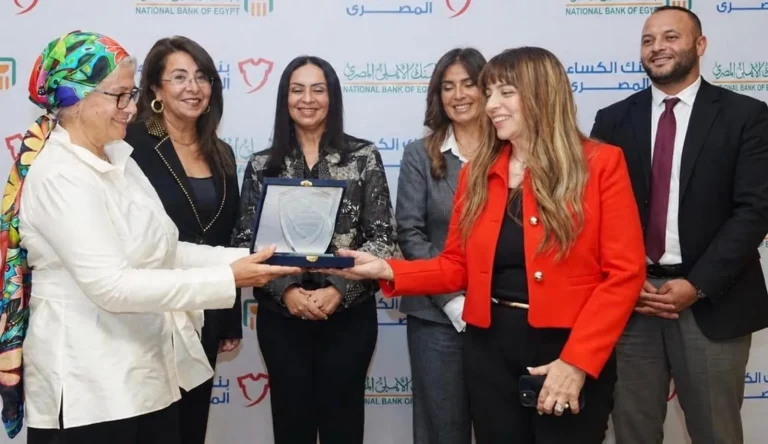 البنك الأهلي المصري يوقع بروتوكول تعاون لتنفيذ مشروع «ملابس الكرامة» لدعم الفئات الأولى بالرعاية 23 e3b6b40d 1300 414a a51a e0e1cfa5be85 11zon